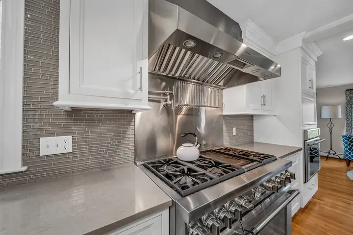 Range, hood and tile